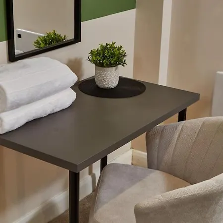 Comfortable Leeds Flat - Ideal For Long Leeds (West Yorkshire)